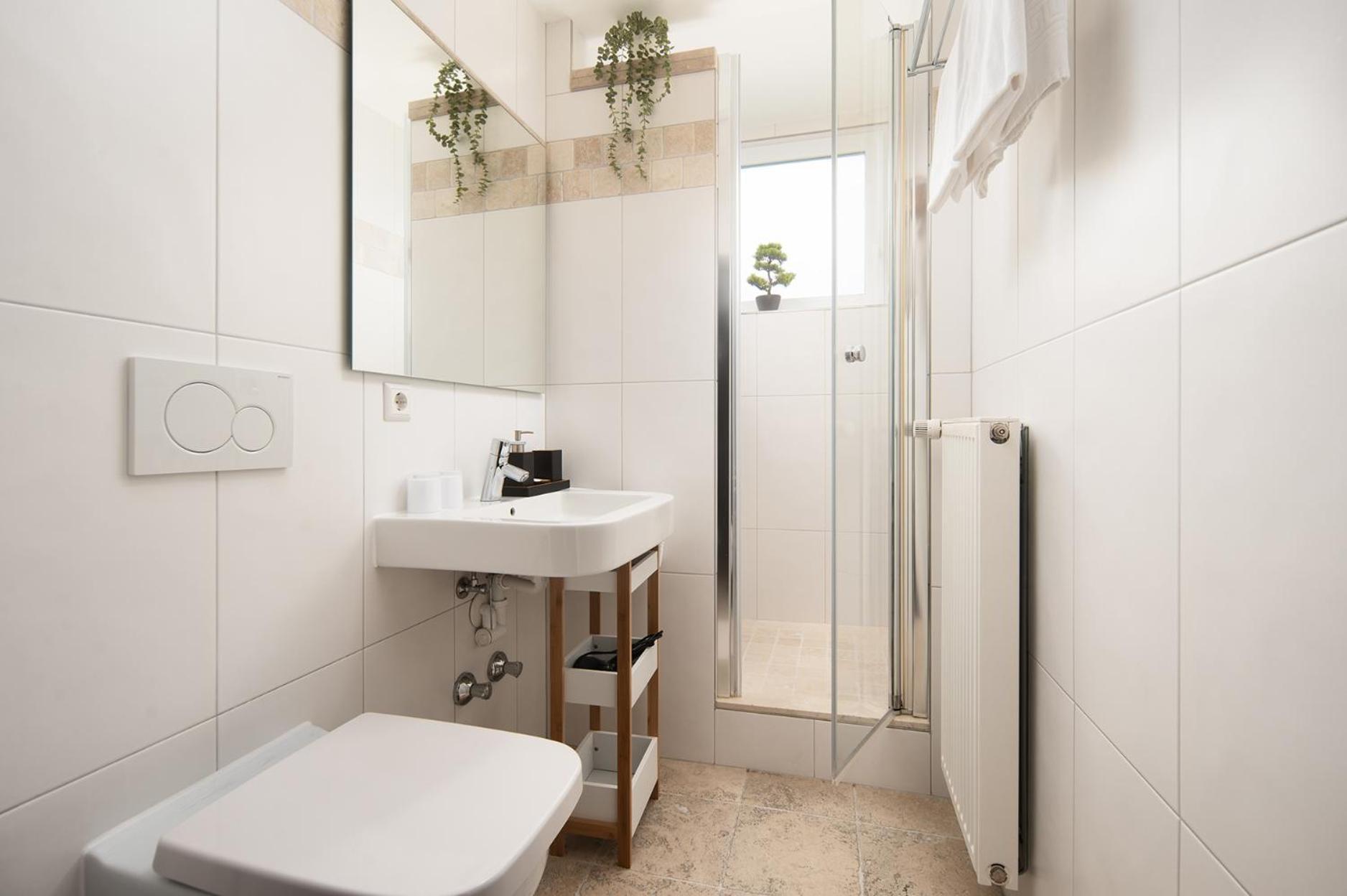 Hotel Vier Jahreszeiten Therme & Kliniken Bad Krozingen Naehe Freiburg & Schwarzwald Ideal Fuer Wellness Kur & Business Ausfluege 24H Check In- Wlan & Parken Gratis Esterno foto