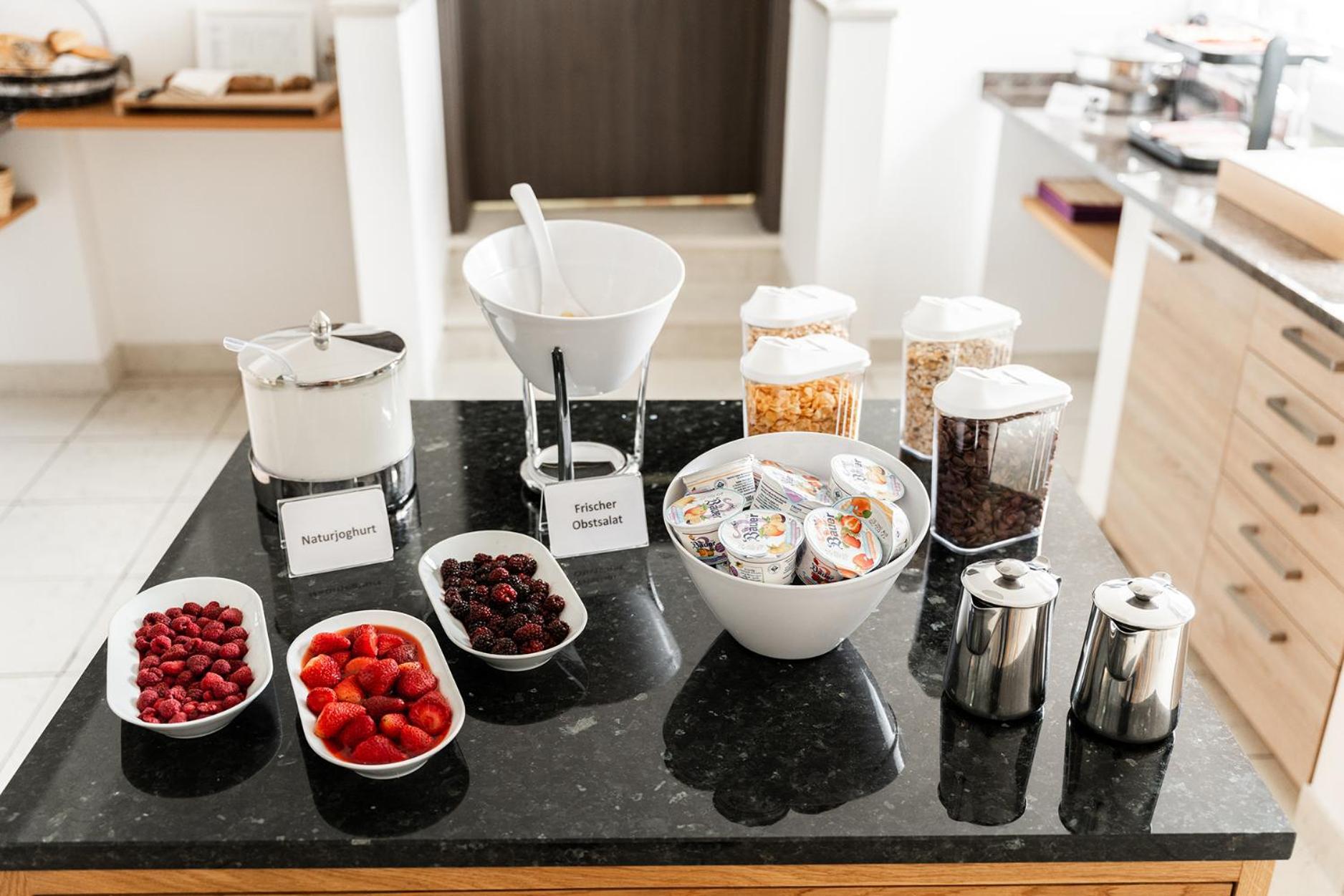 Hotel Vier Jahreszeiten Therme & Kliniken Bad Krozingen Naehe Freiburg & Schwarzwald Ideal Fuer Wellness Kur & Business Ausfluege 24H Check In- Wlan & Parken Gratis Esterno foto