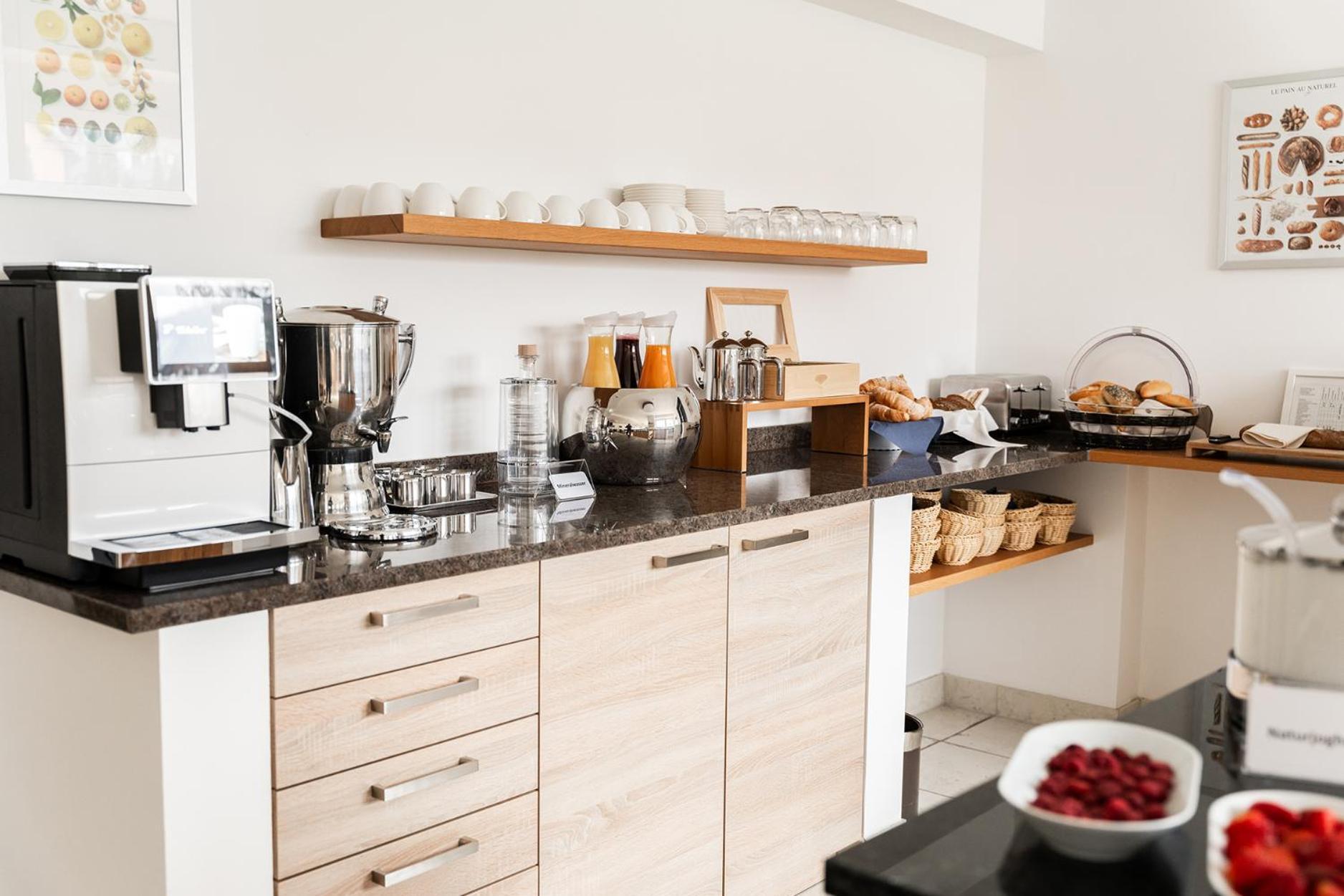 Hotel Vier Jahreszeiten Therme & Kliniken Bad Krozingen Naehe Freiburg & Schwarzwald Ideal Fuer Wellness Kur & Business Ausfluege 24H Check In- Wlan & Parken Gratis Esterno foto