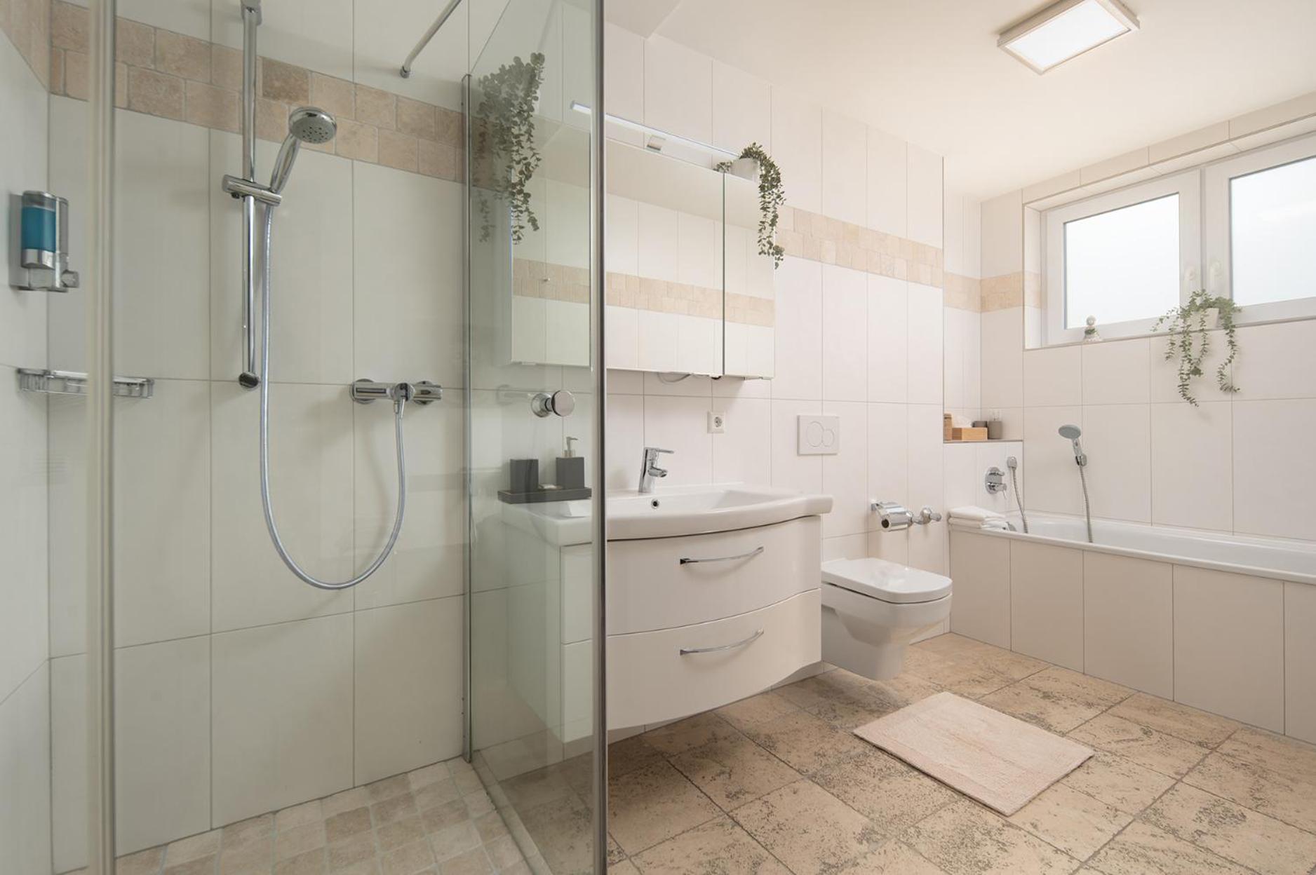 Hotel Vier Jahreszeiten Therme & Kliniken Bad Krozingen Naehe Freiburg & Schwarzwald Ideal Fuer Wellness Kur & Business Ausfluege 24H Check In- Wlan & Parken Gratis Esterno foto