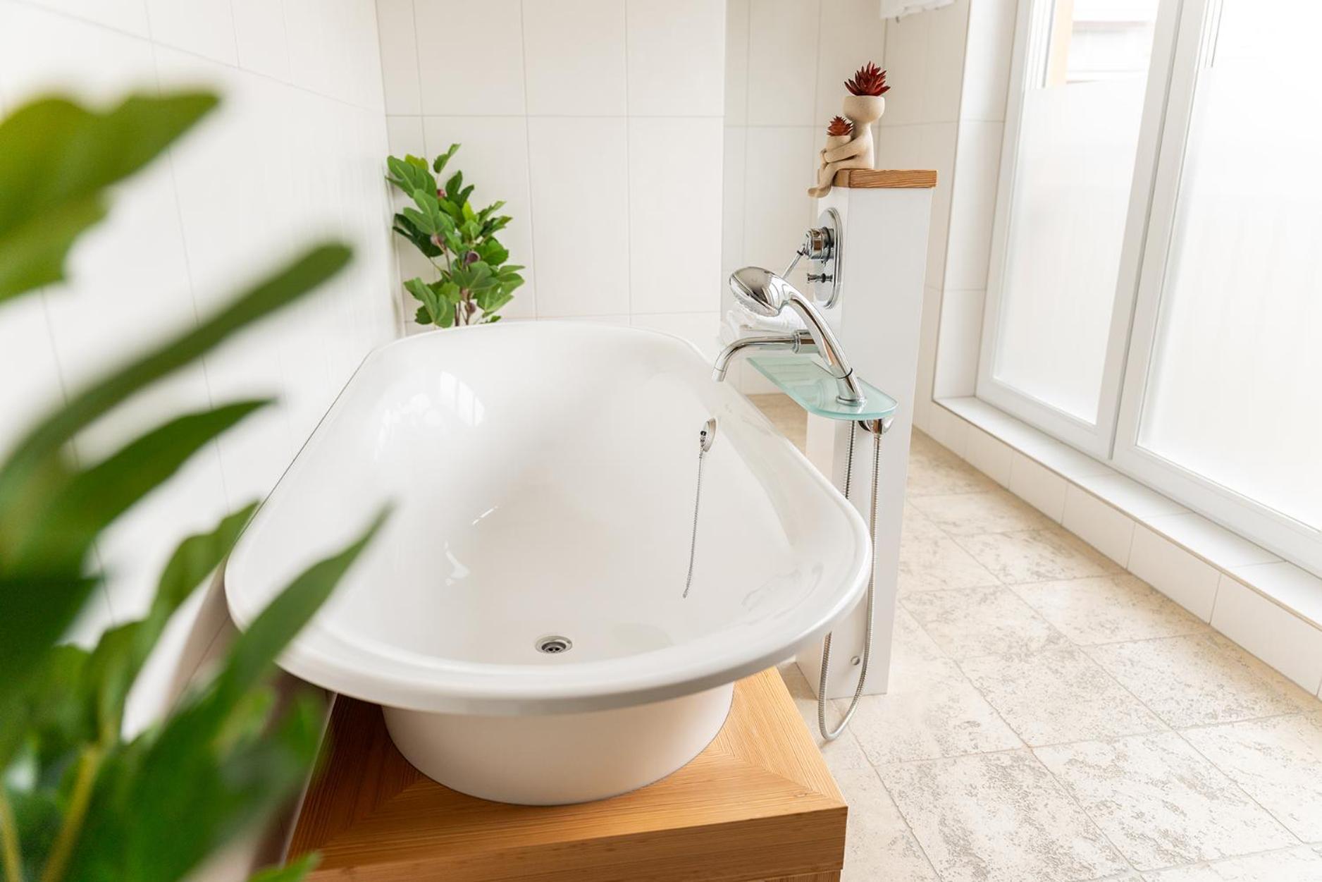 Hotel Vier Jahreszeiten Therme & Kliniken Bad Krozingen Naehe Freiburg & Schwarzwald Ideal Fuer Wellness Kur & Business Ausfluege 24H Check In- Wlan & Parken Gratis Esterno foto
